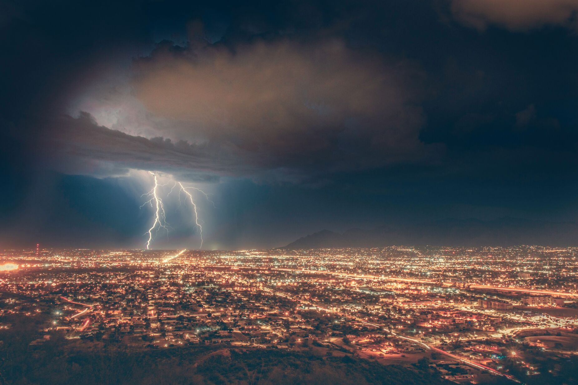 Tempestade Hermínia: Proteja o Seu Lar e Veículo Agora!